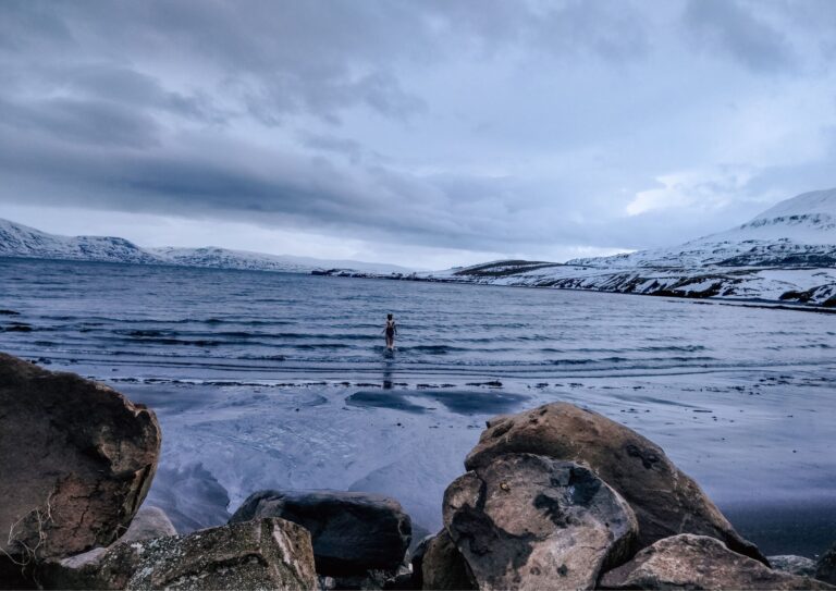 Wild-Wellness_Iceland-Yoga-Retreat_Hauganes-Ocean-Dip